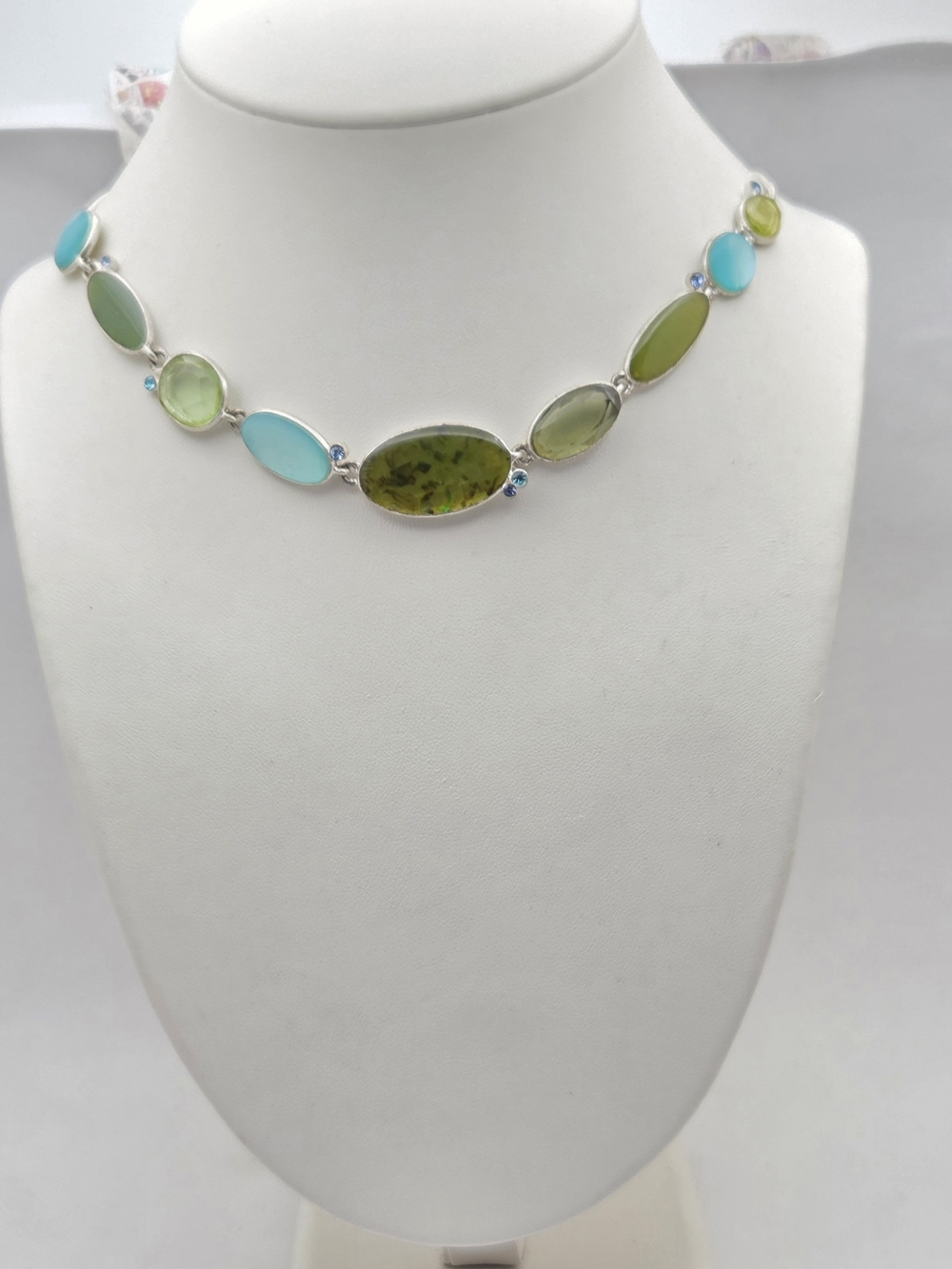 Silver Tone Green & Turquoise Resin Oval Cabochon Collar Necklace 18"